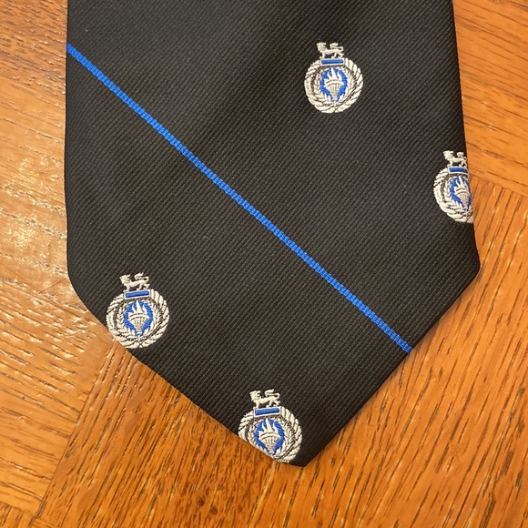 🎁 Vintage TOWNCRAFT for JC PENNEY’S men’s royal crest tie - Picture 3 of 8